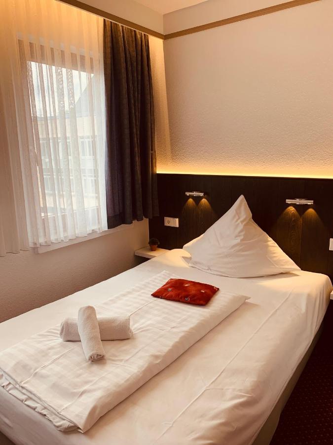 Hotel Kunibert Der Fiese Köln Kültér fotó
