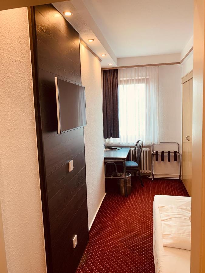 Hotel Kunibert Der Fiese Köln Kültér fotó
