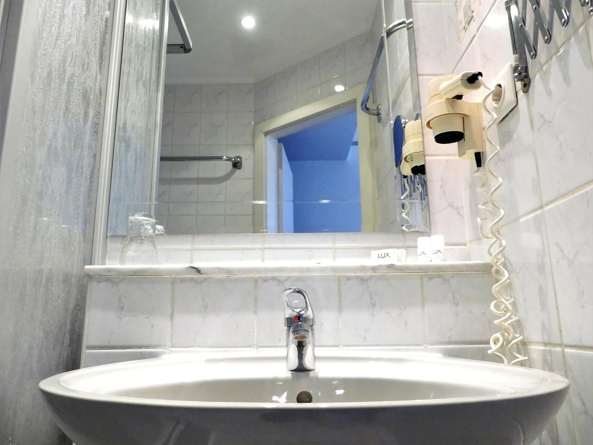 Hotel Kunibert Der Fiese Köln Kültér fotó