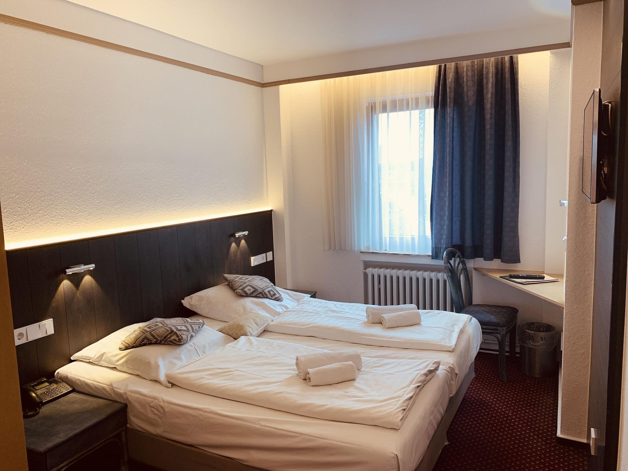 Hotel Kunibert Der Fiese Köln Kültér fotó
