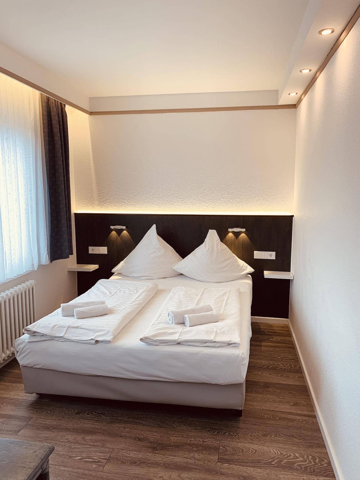 Hotel Kunibert Der Fiese Köln Kültér fotó
