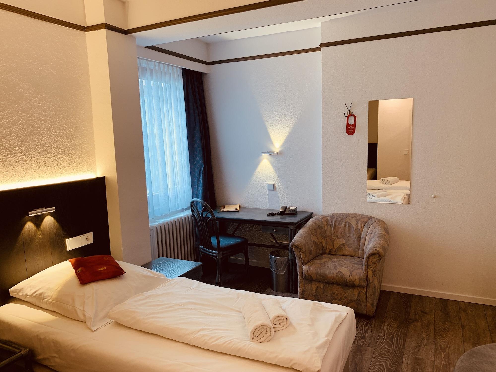 Hotel Kunibert Der Fiese Köln Kültér fotó