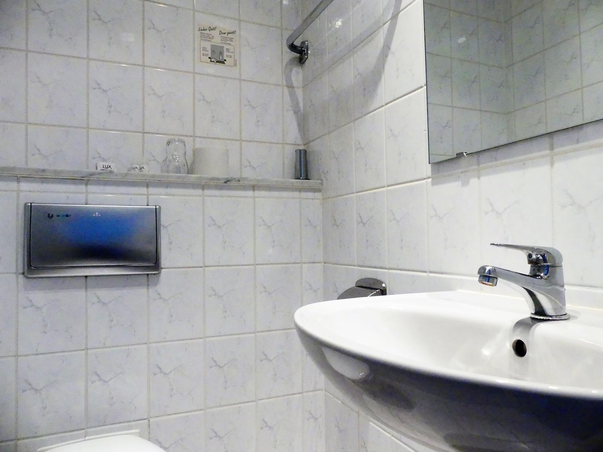 Hotel Kunibert Der Fiese Köln Kültér fotó