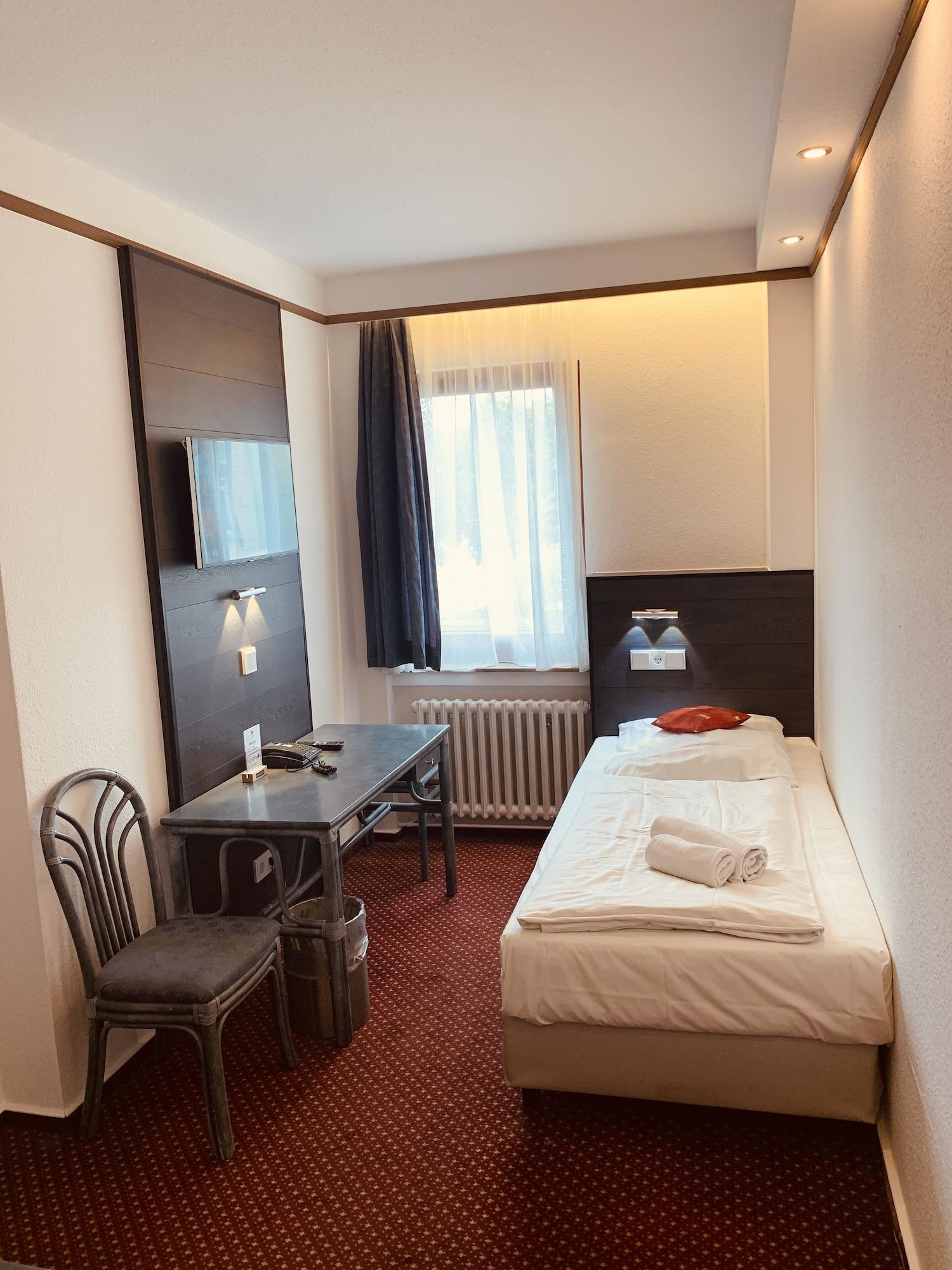 Hotel Kunibert Der Fiese Köln Kültér fotó