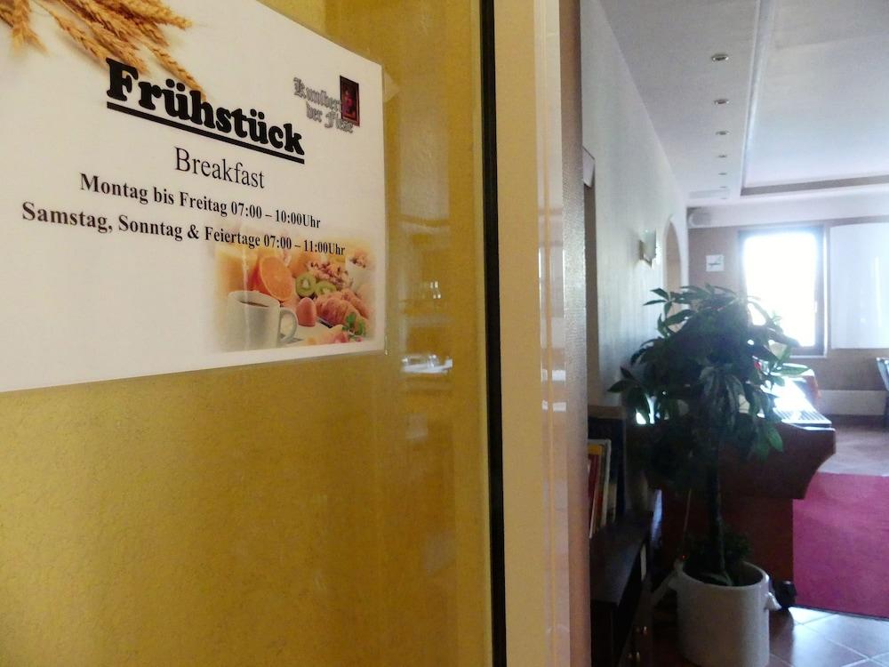 Hotel Kunibert Der Fiese Köln Kültér fotó