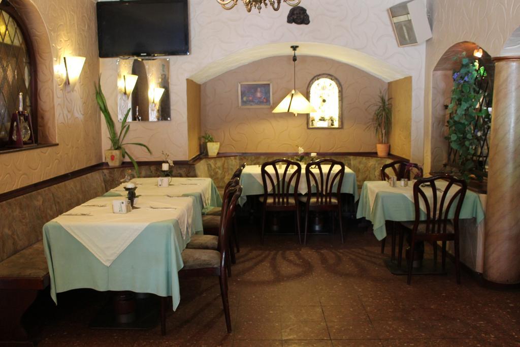 Hotel Kunibert Der Fiese Köln Kültér fotó