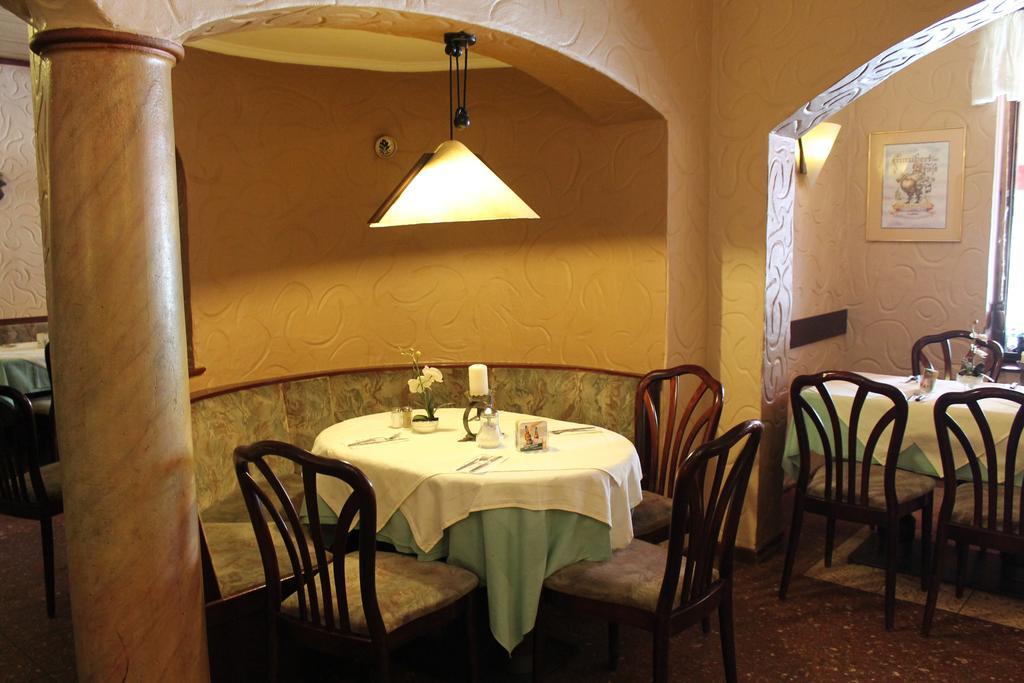 Hotel Kunibert Der Fiese Köln Kültér fotó